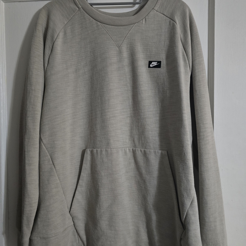 Nike Men's Light Gray Crewneck Sweater